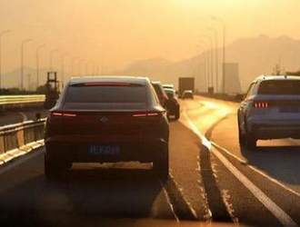 高速公路缺電少樁，如何破解新能源汽車“恐高”癥？