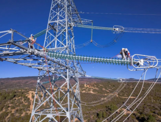 全國首次！帶電作業向3900米海拔發起挑戰