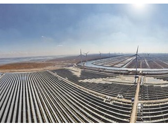 航拍漁光一體光伏發電站壯觀畫面