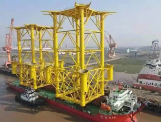 粵電青洲一、二項目首批成套基礎樁和導向架工裝順利發運